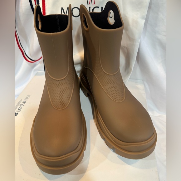 Moncler rain boots - Picture 1 of 11